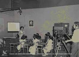 Surge la Telesecundaria.