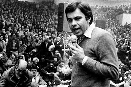 El PSOE abandona el marxismo en el XXVIII congreso del partido