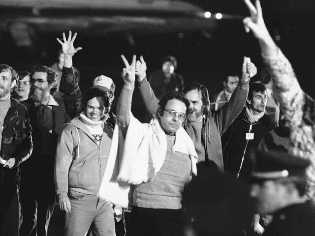 52 American hostages held in Iran released