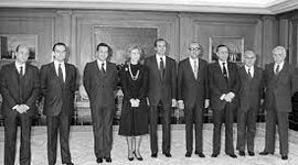 Timeline: EJE CRONOLÓGICO UNIDAD 12.2: Los gobiernos  democráticos (1979-2000).