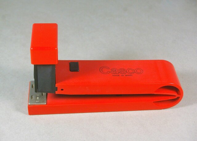 Grapadora de plástico: Guillermo Capdevila/ El Casco