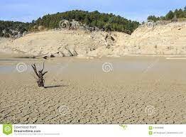 The gamemakers drain all of the lakes