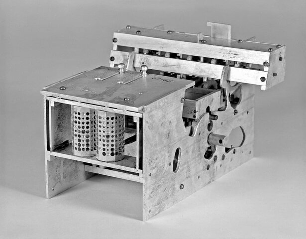 CALCULADORA CON TABLA DE MULTIPLICAR INTERNA