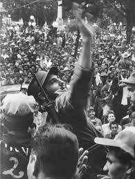 Fidel Castro toma el poder en Cuba