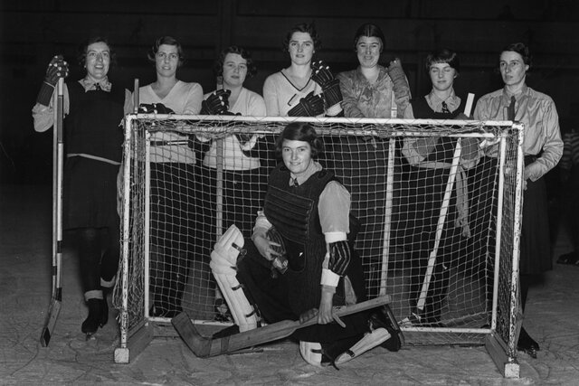 The first recorded game of female hockey