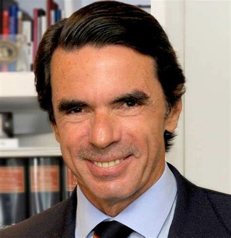 El Partido Popular gana en las elecciones generales por mayoría simple y José María Aznar se convierte en presidente del Gobierno.