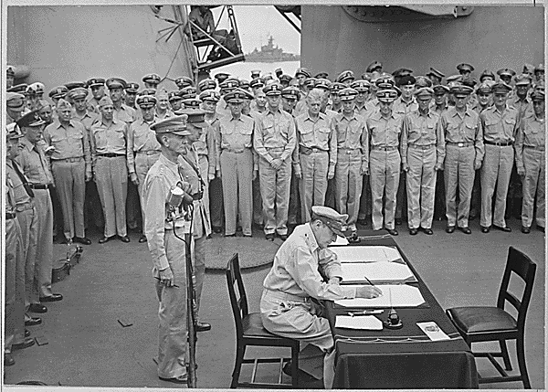 MacArthur Returns to Philippines