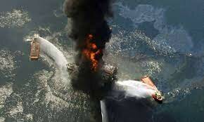 ¿Qué se hizo para limpiar el derrame de petróleo?