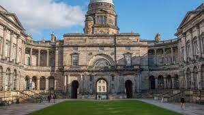 Kelly ingresó en la universidad de Edimburgo, en Escocia