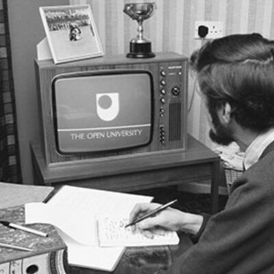 Timeline: Evolución histórica de la educación en línea en América latina y el caribe.-Por: Angel Samaniego