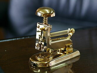 Material de oficina. Grapadora