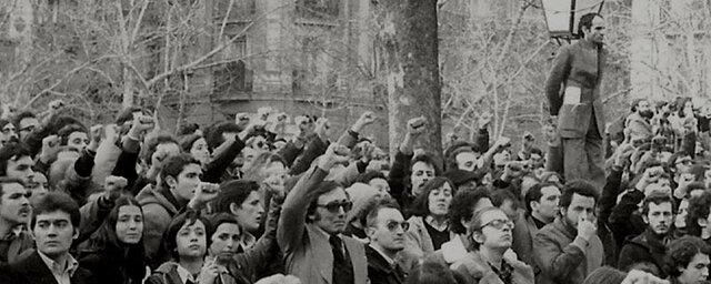 El PSOE gana las elecciones generales por mayoría absoluta. 3ª legislatura