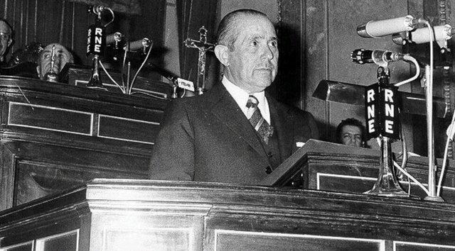 Cese de Arias Navarro como presidente del gobierno