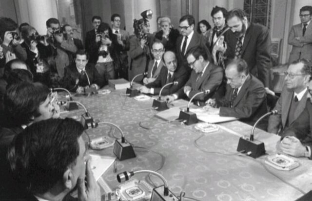 Firma de los pactos de la Moncloa
