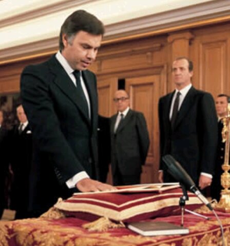 El PSOE gana las elecciones generales por mayoría absoluta. 3° legislatura