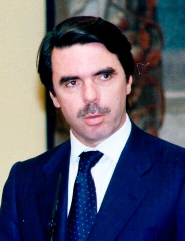 El Partido popular gana las elecciones generales por mayoría simple y José María Aznar se convierte en presidente del gobierno