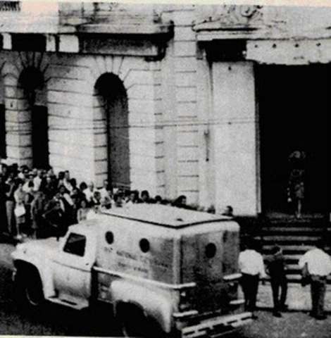 Huelgas en servicios públicos en reclamo de sueldos atrasados.