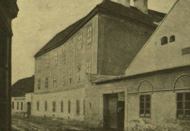 a pápai kollégiumban tanul