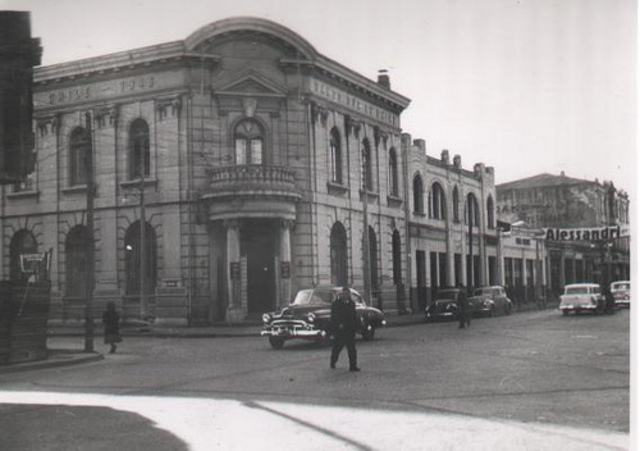 Crisis bancaria: feriado bancario y cierre de varios bancos, entre ellos elTransatlántico.