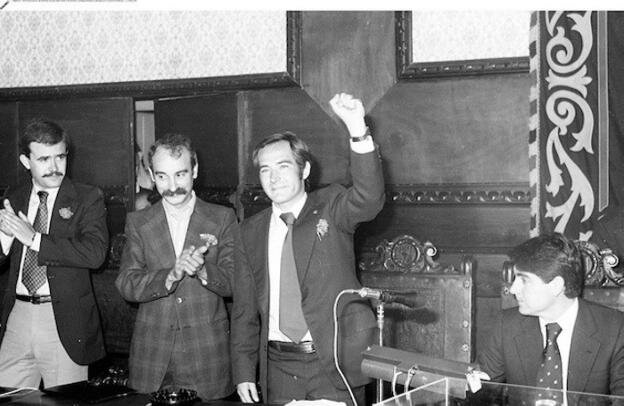 Celebración de las primeras elecciones municipales democráticas