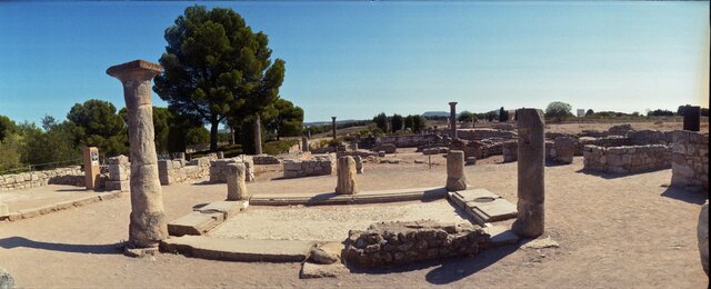 Enporion eraiki zuten