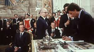 ESPAÑA ENTRA EN LA C.E.E