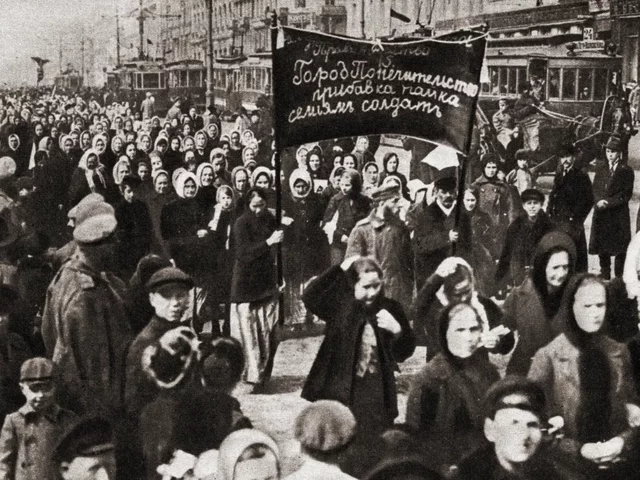 Citizens protest in Petrograd