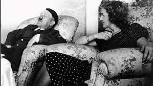 Adolf Hitler es suïcida