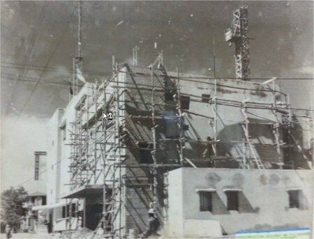 Construcción del primer estudio de televisión.