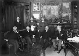 Signing of the Versailles Peace Treaty, which imposes severe territorial and economic punishment on Germany. EFE