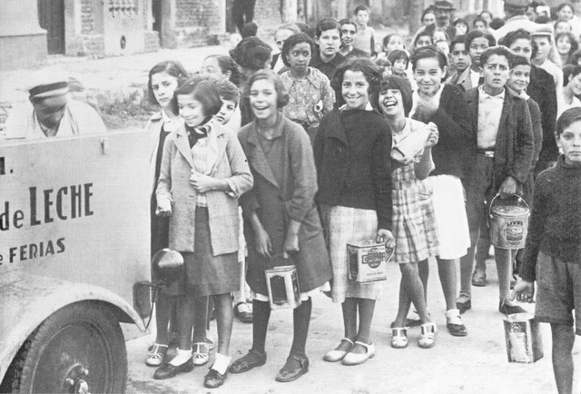 Congelación de precios y salarios; militarización de los funcionarios deSubsistencias.