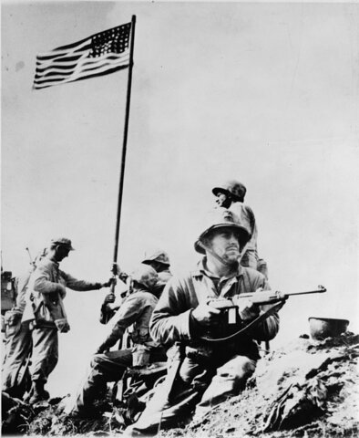 EE.UU derrota el Japó a la batalla d'Iwo Jima.