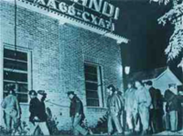 el MLN interrumpe la emisión deportiva de Radio Sarandí, donde el legendario Carlos Solé relataba un partido entre Nacional y Estudiantes de la Plata, y emite un comunicado.