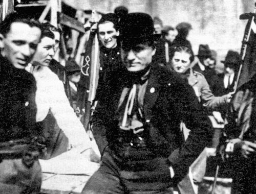 Benito Mussolini fonda a Milano i fasci italiani di combattimento