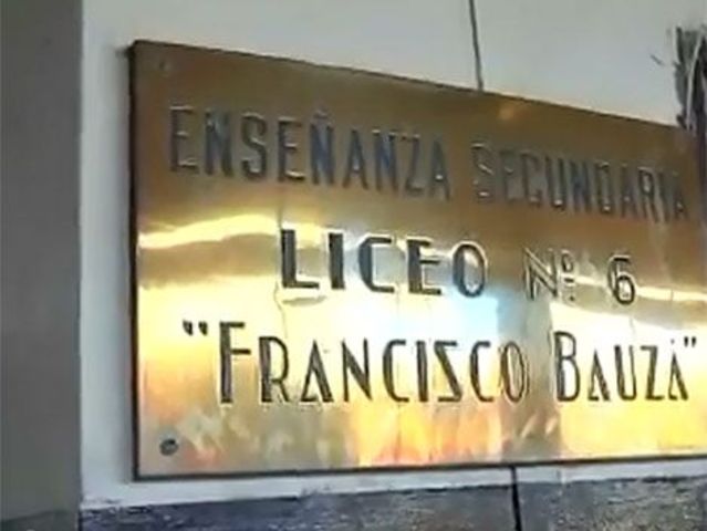 Grupos de derecha asaltan el liceo Bauzá; asaltos similares vienen ocurriendoen otros liceos.