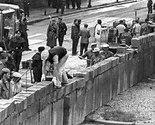 Building the Berlin Wall