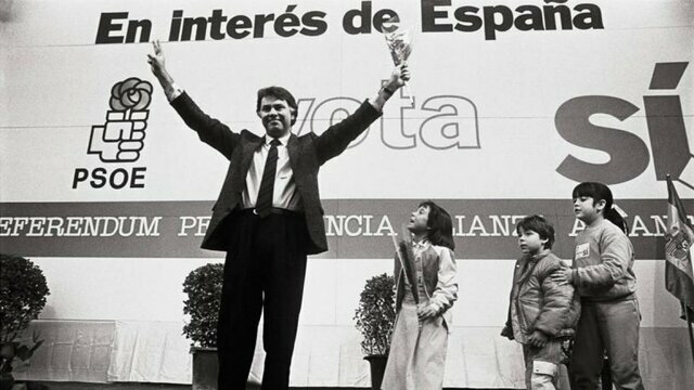 España aprueba en referéndum su entrada en la OTAN.