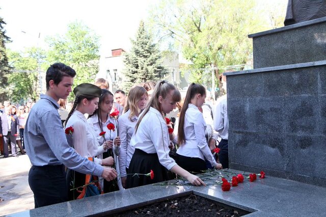 Участие в торжественном митинге на территории АО "РКЦ "Прогресс"