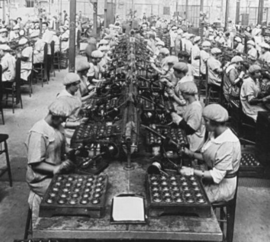 Presenciamos acelerados cambios en la economía mundial.