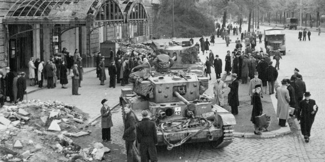 Allies end the military occupation of West Germany.
