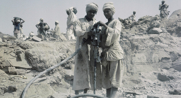 United States and the United Kingdom cancel offers of aid on the construction of the Aswan Dam