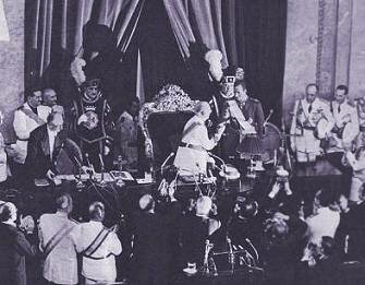 FRANCO ANUNCIA LA RESTAURACIÓN DE LA MONARQUIA CUANDO SE RETIRE