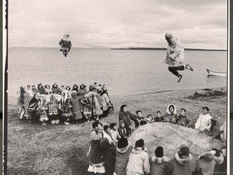 Los Inuit y el "Blanket Toss"