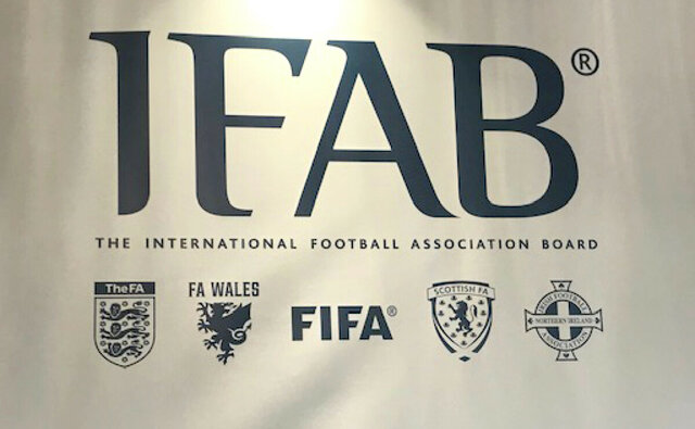 Fundación de la IFAB (International Football Association Board).
