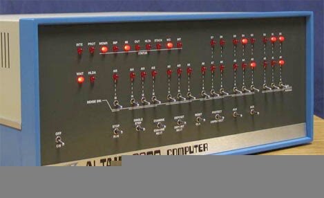 anunció la computadora Altair 8800,basada en un microprocesador Intel 8080.