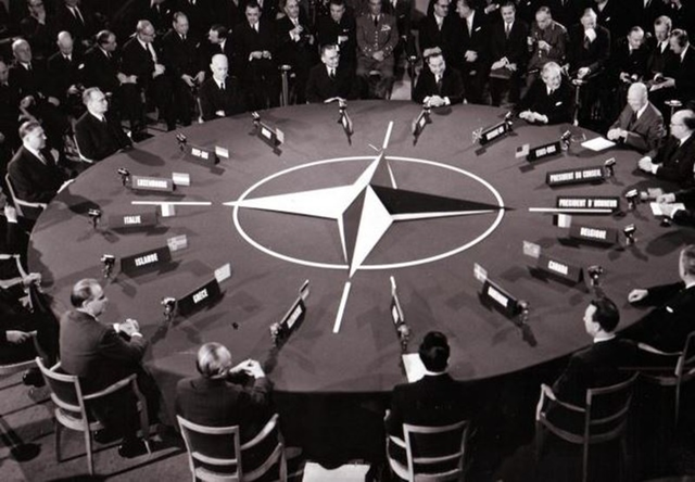 Disolución Pacto de Varsovia.