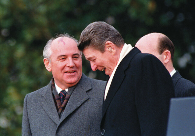 Reagan visits Soviet Union (1988)