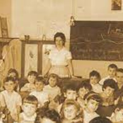 Timeline: EVOLUCIÓN DE LA ESCUELA Y EL ROL DEL MAESTRO