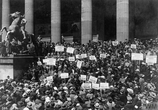 German Revolution of 1918 and Kaiser Wilhelm II resigns