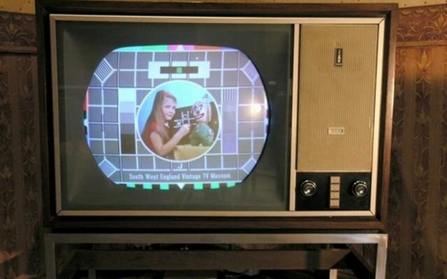 LA TELEVISIONE A COLORI